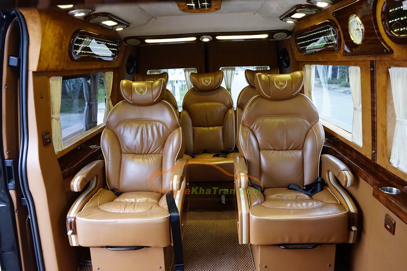 limousine 9 chỗ